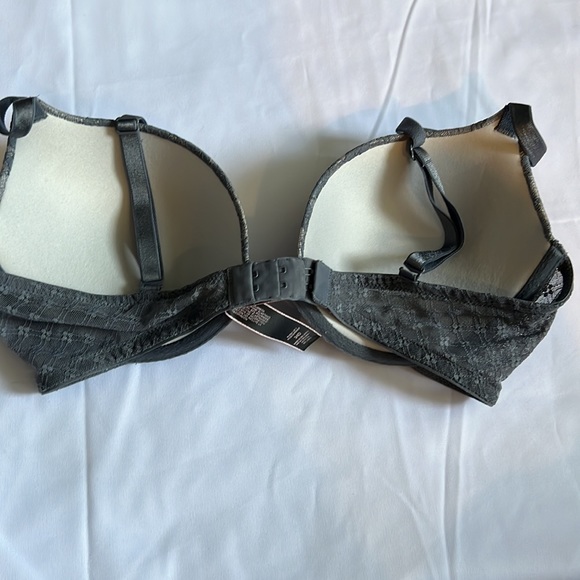 Victorias Secret grey lace bra NWOT - Picture 2 of 3
